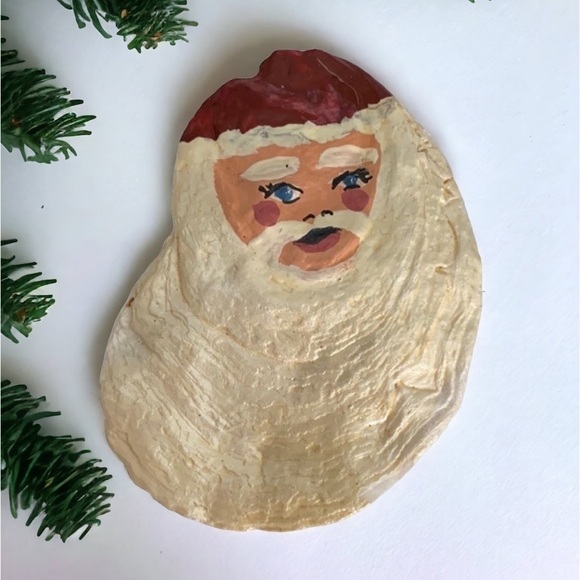 Handpainted Brooch Santa Oyster Shell Pin - Picture 4 of 4